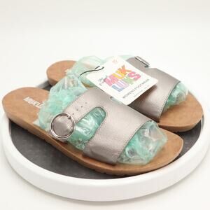 Muk Luk Pewter Silver Sandals Womens Size 10 Buckle Flip Flops NEW